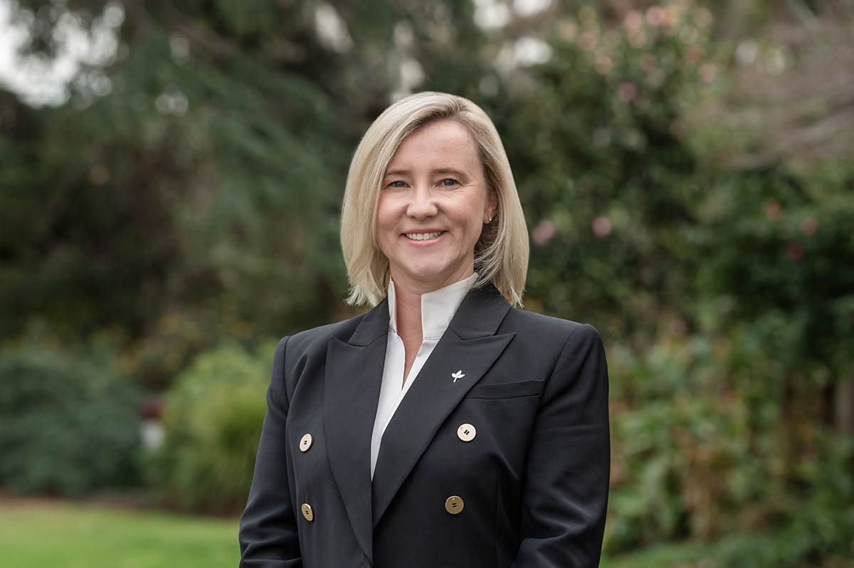 Jo Gardiner Assistant to Director/Auctioneer Warwick… Jellis Craig